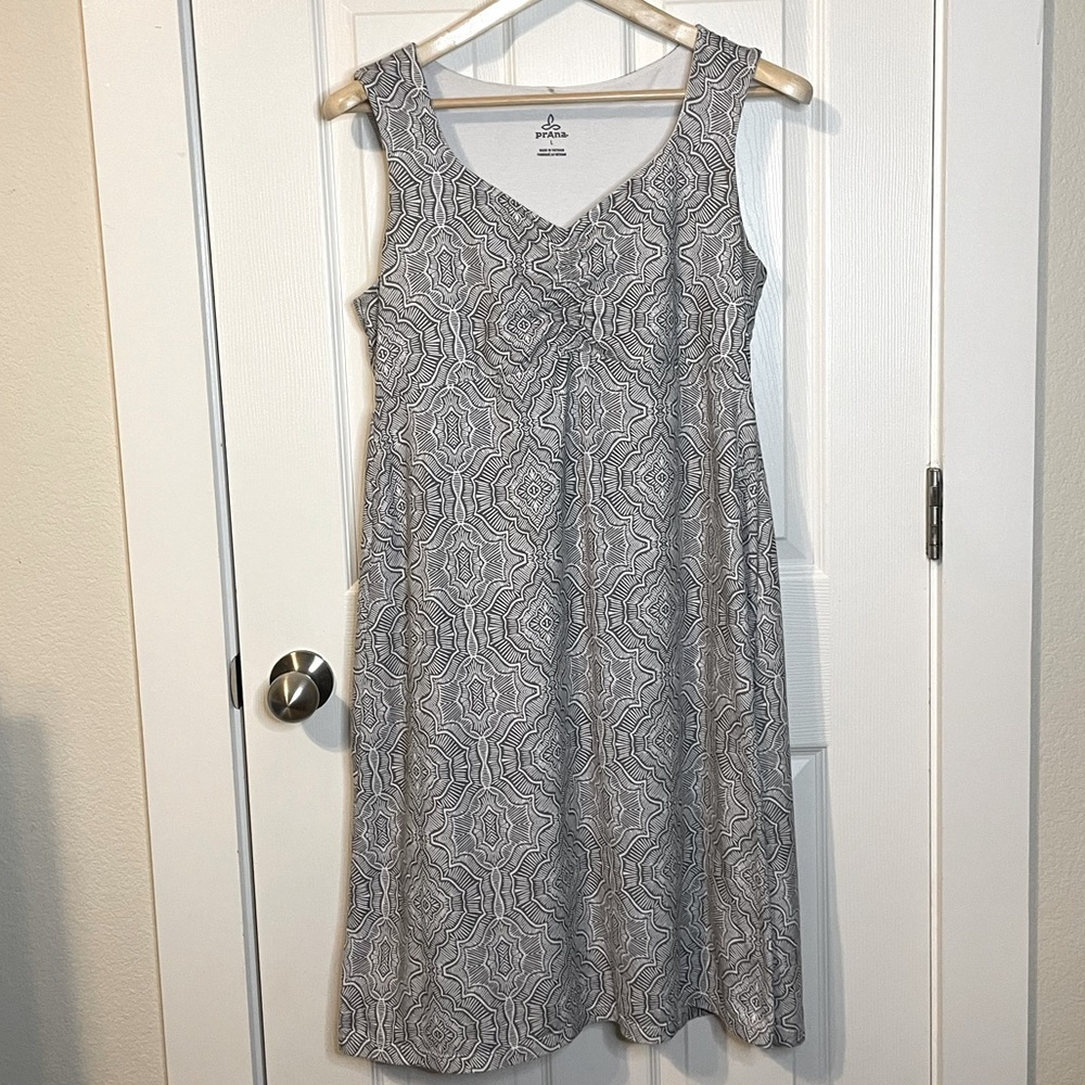 Prana gray & white print athletic tank dress womans sz L